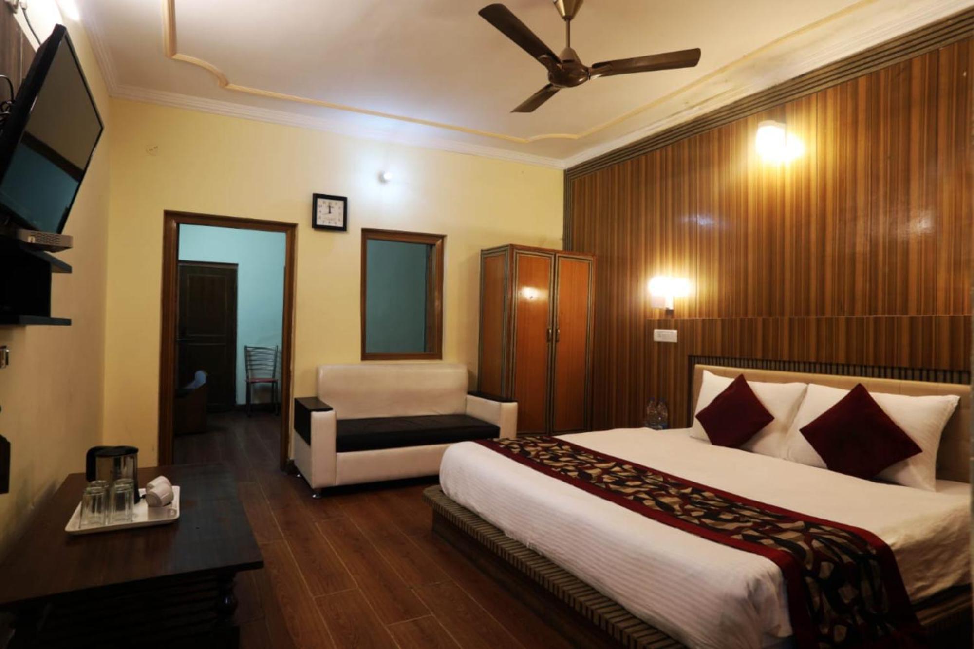 Goroomgo Moon Nainital Near Naini Lake - Parking & Lift Facilities -Hygiene And Spacious Room - Best Seller Dış mekan fotoğraf