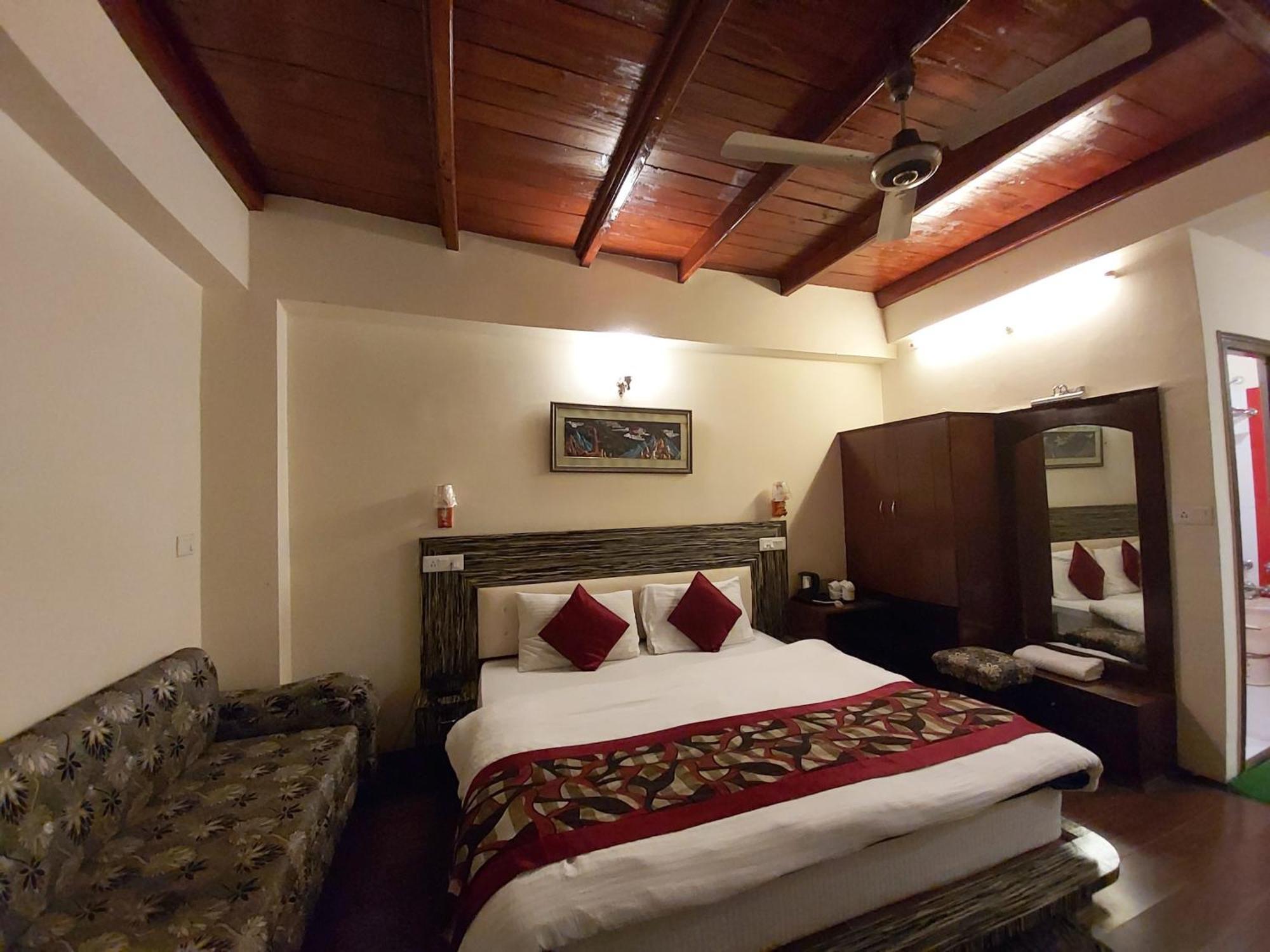 Goroomgo Moon Nainital Near Naini Lake - Parking & Lift Facilities -Hygiene And Spacious Room - Best Seller Dış mekan fotoğraf