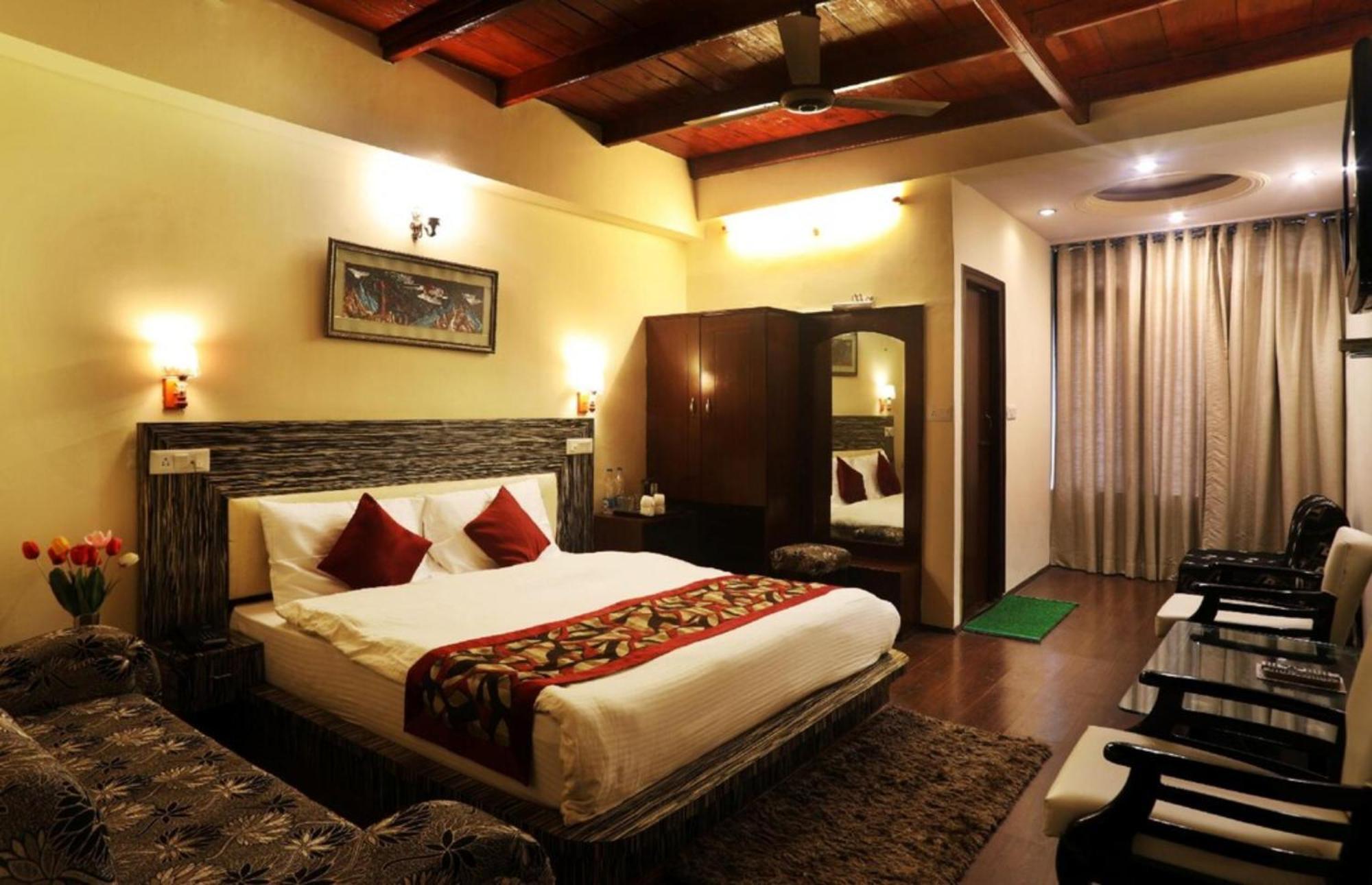 Goroomgo Moon Nainital Near Naini Lake - Parking & Lift Facilities -Hygiene And Spacious Room - Best Seller Dış mekan fotoğraf