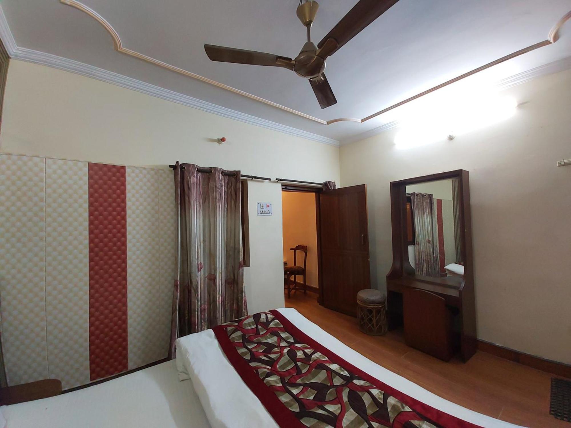 Goroomgo Moon Nainital Near Naini Lake - Parking & Lift Facilities -Hygiene And Spacious Room - Best Seller Dış mekan fotoğraf