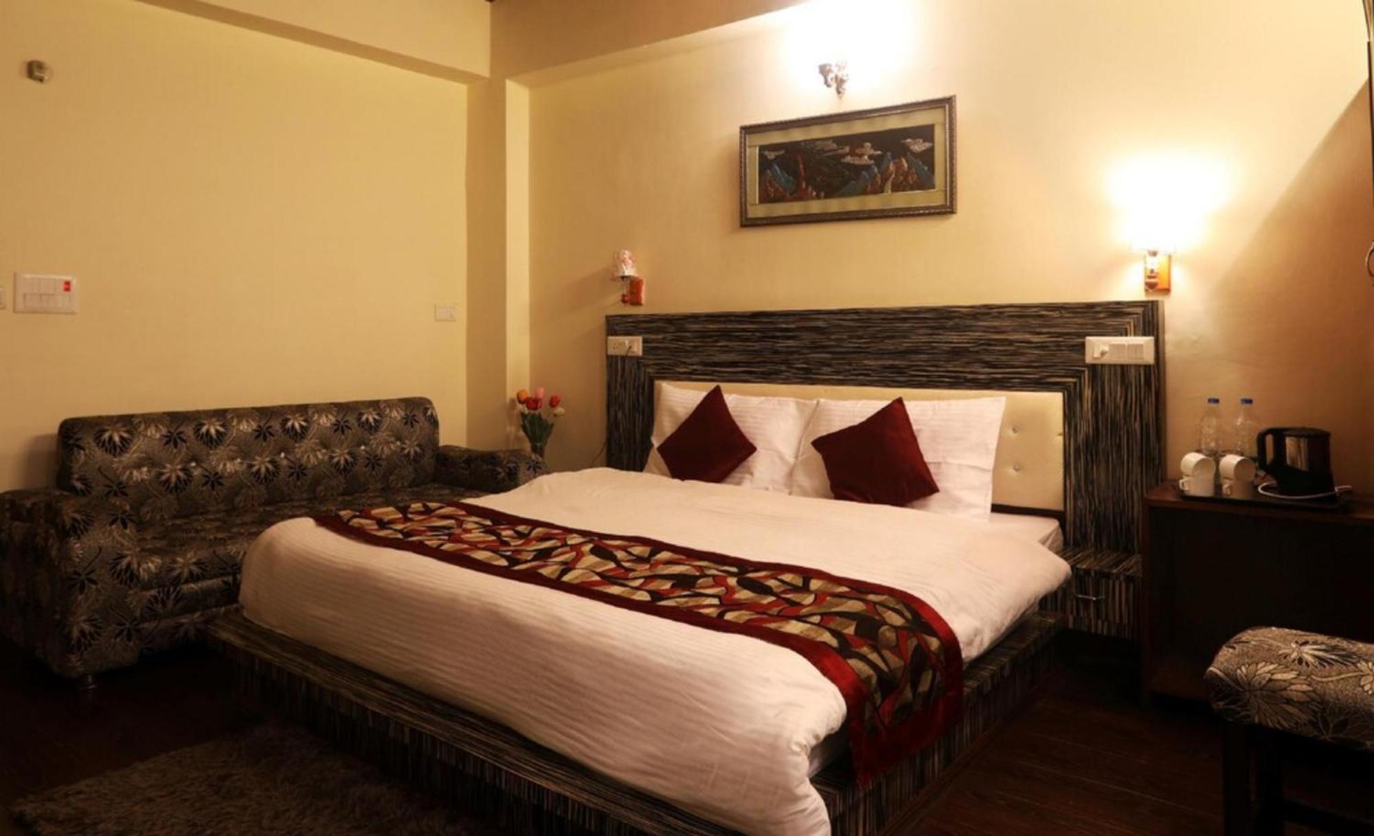 Goroomgo Moon Nainital Near Naini Lake - Parking & Lift Facilities -Hygiene And Spacious Room - Best Seller Dış mekan fotoğraf