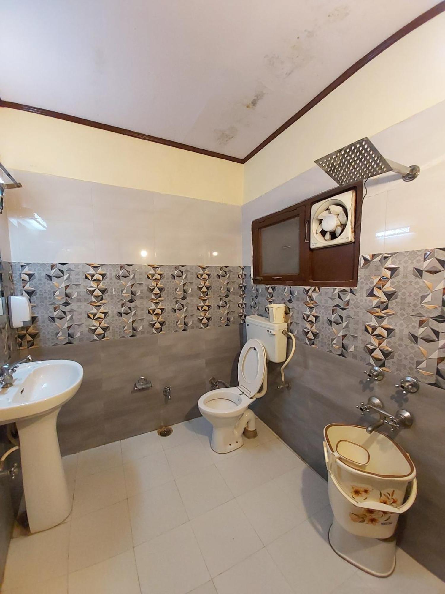 Goroomgo Moon Nainital Near Naini Lake - Parking & Lift Facilities -Hygiene And Spacious Room - Best Seller Dış mekan fotoğraf
