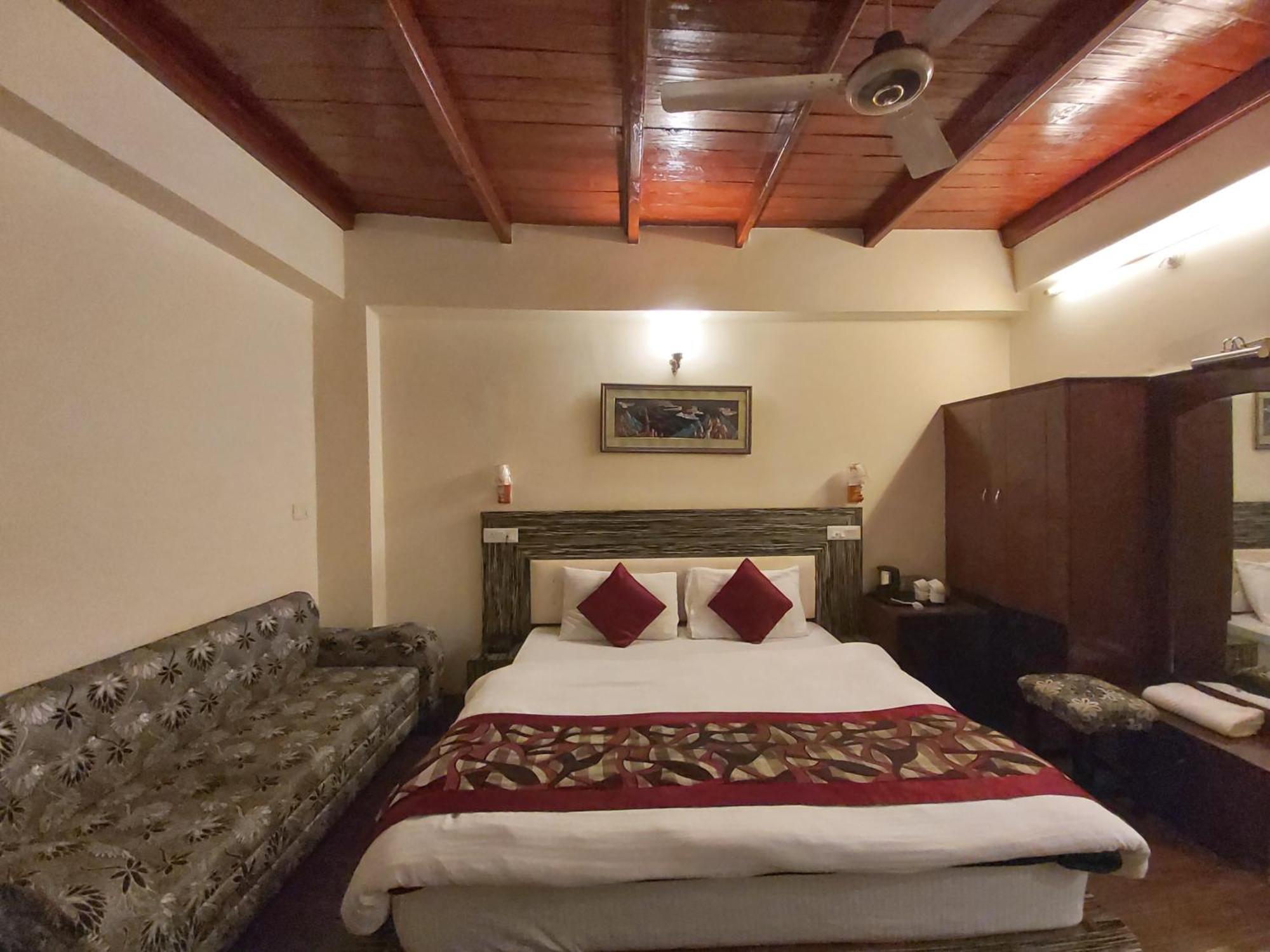 Goroomgo Moon Nainital Near Naini Lake - Parking & Lift Facilities -Hygiene And Spacious Room - Best Seller Dış mekan fotoğraf