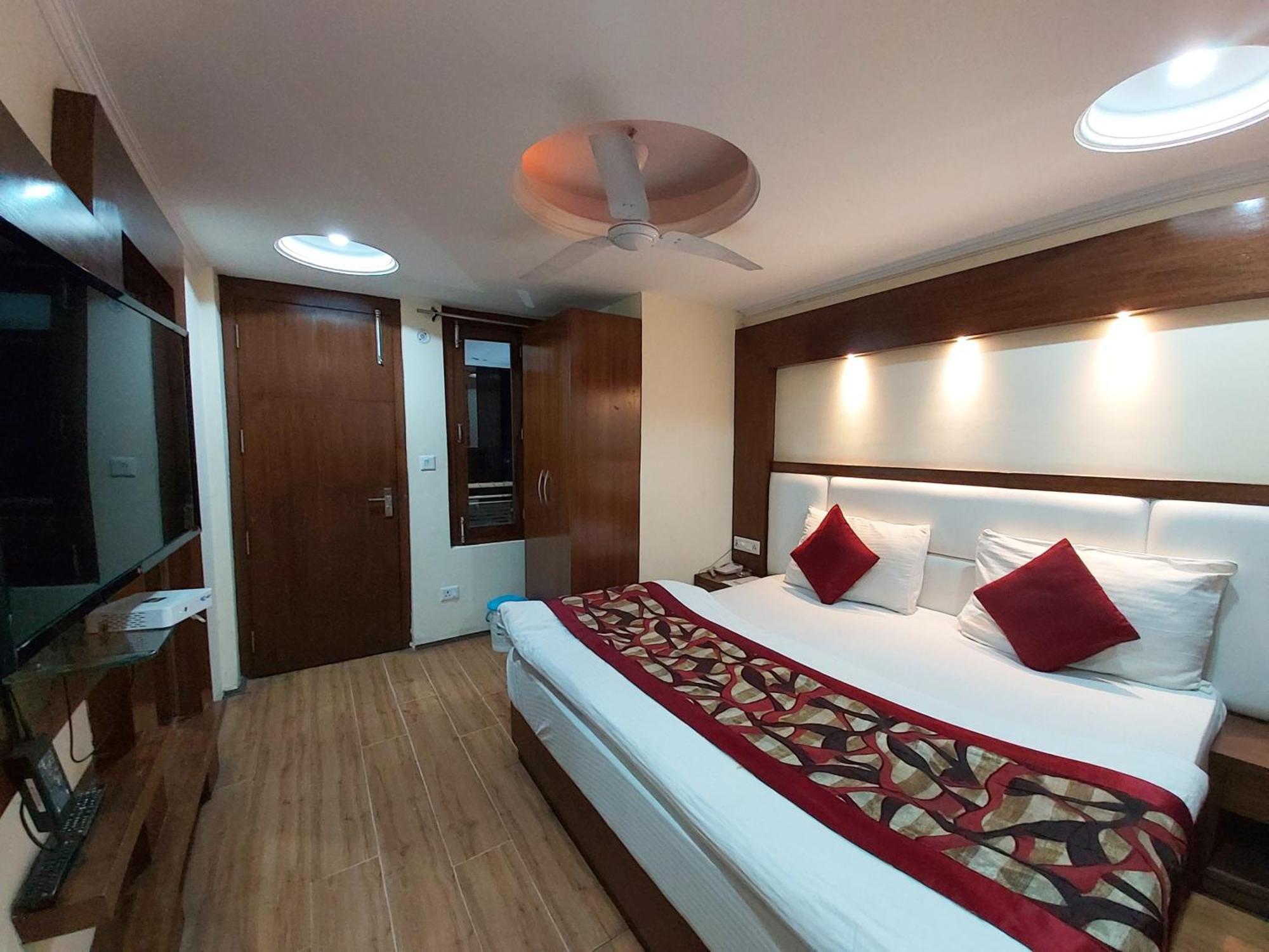 Goroomgo Moon Nainital Near Naini Lake - Parking & Lift Facilities -Hygiene And Spacious Room - Best Seller Dış mekan fotoğraf